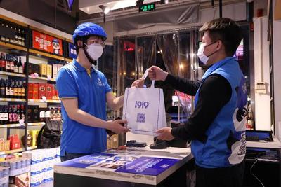 國慶近郊出游熱潮涌動，露營裝備與日用品銷售雙雙攀升